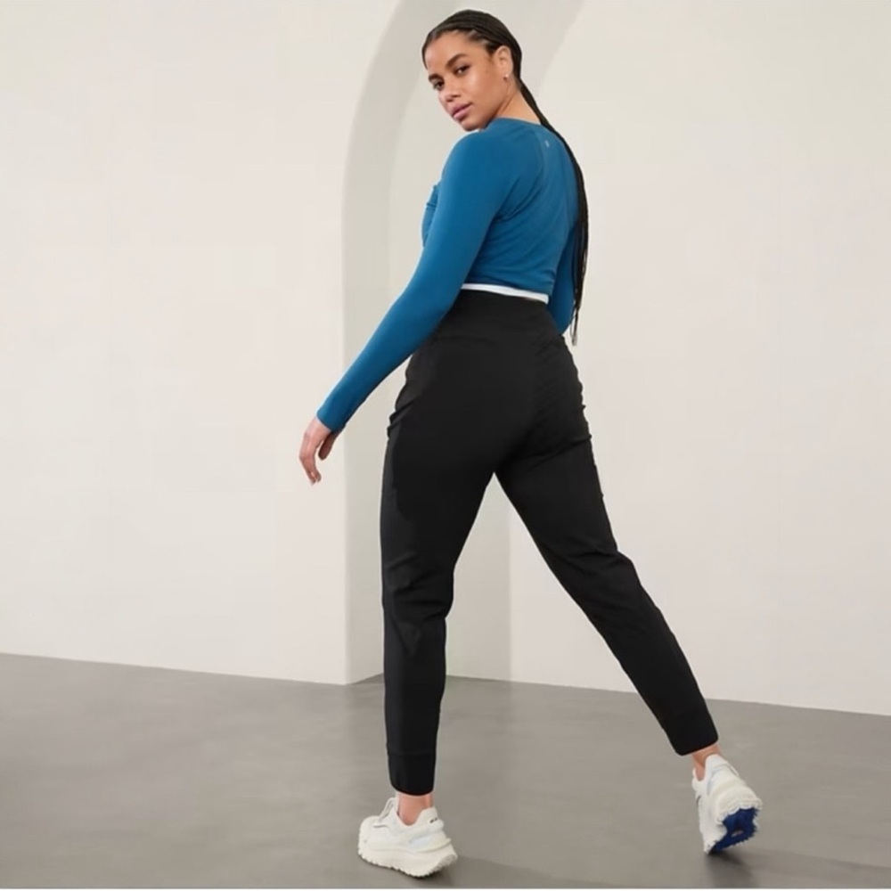 Nwot athleta trekki north joggers size 4 black - Picture 7 of 10